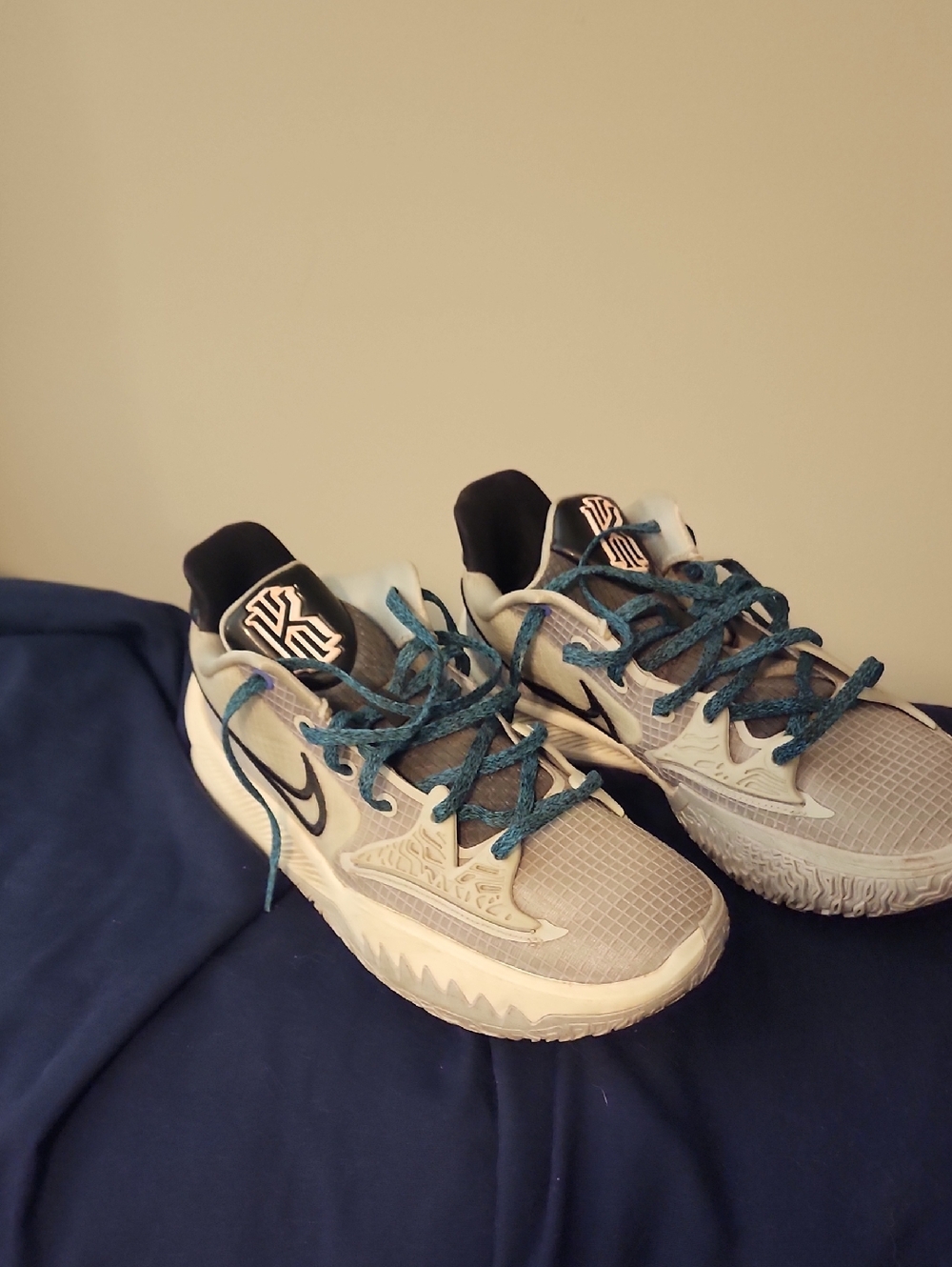 Mens Athletic Sneakers in Light Gray with Blue Laces